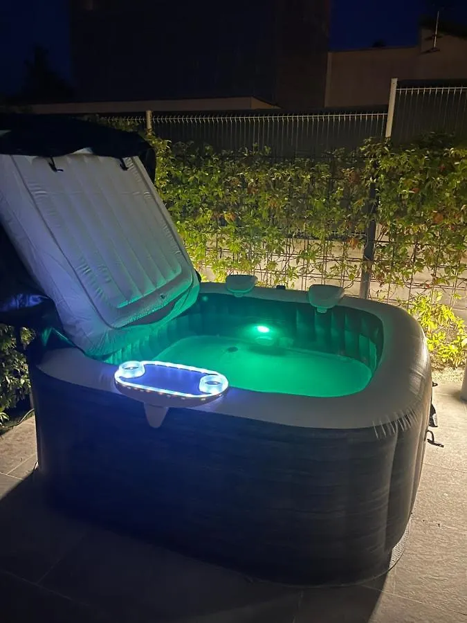 Appartement De Caractere Avec Jacuzzi Frejus Apartment