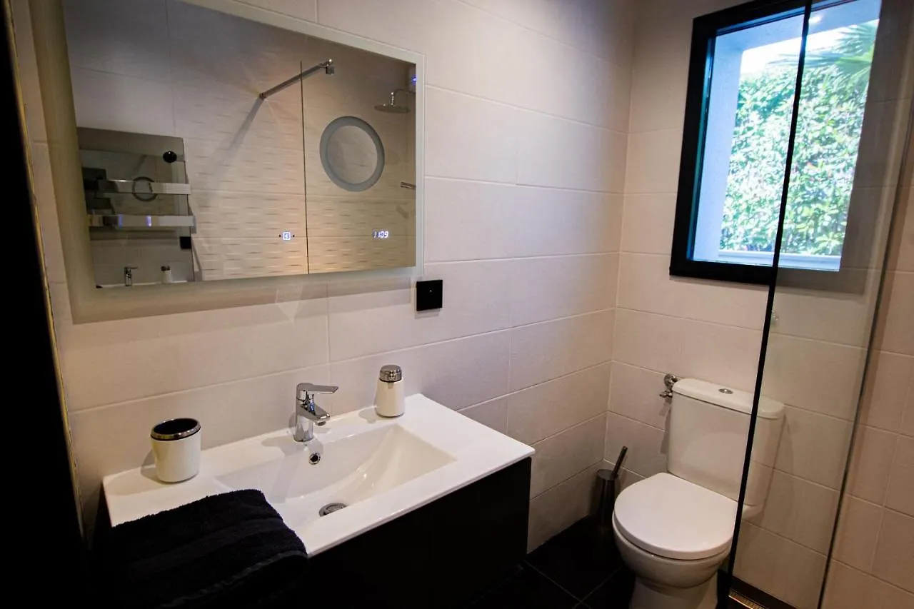 Apartment Appartement De Caractere Avec Jacuzzi Frejus France
