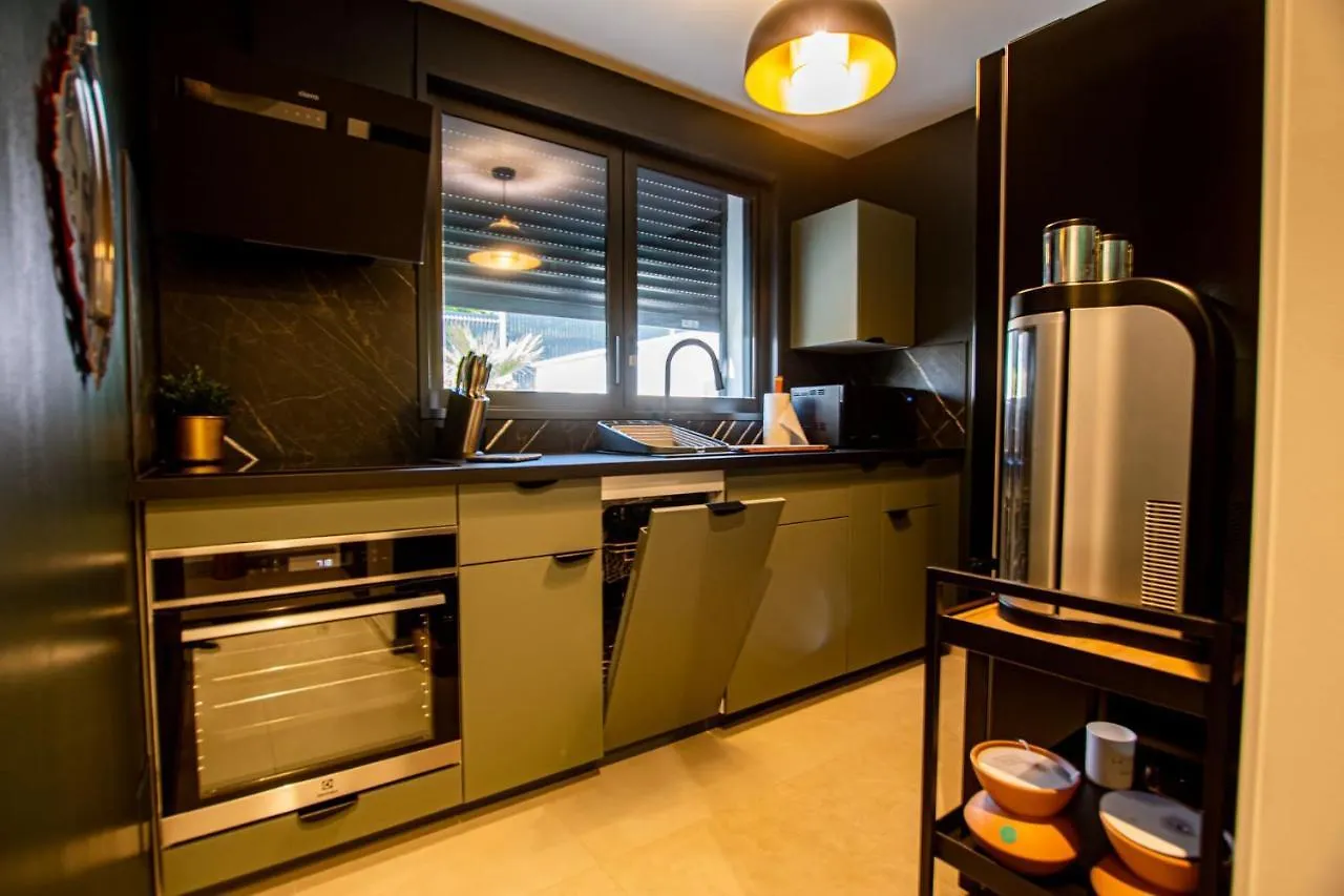 Appartement De Caractere Avec Jacuzzi Frejus 0*,